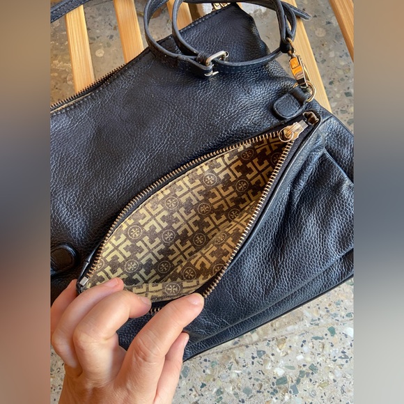 Tory Burch Sling Bag. - Picture 14 of 17